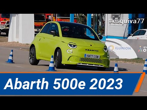 Abarth 500e 2023 – Maniobra de esquiva (moose test) y eslalon | km77.com