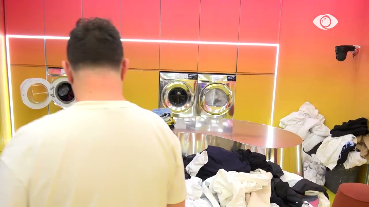 Grupi rinia dhe pleqëria…/ Greta bisedon me Arditin për banorët