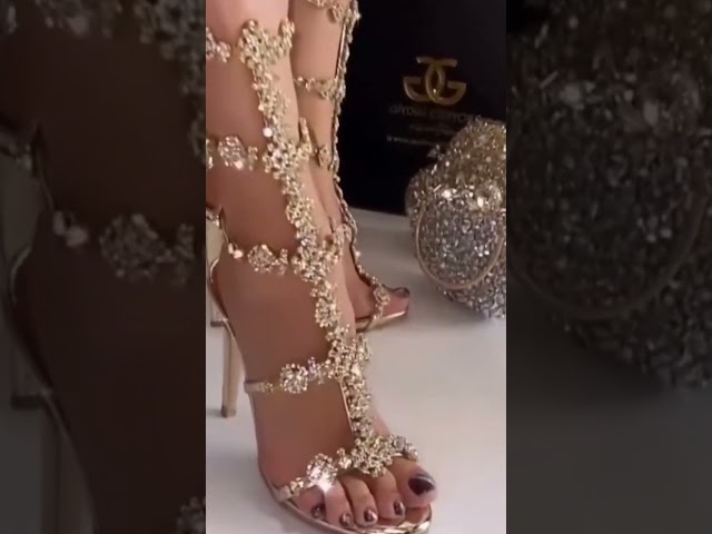 Vídeo relacionado con LUCKY STEP Mujer Zapatillas con Plataforma y Diamantes de Imitación | Zapatos Brillantes para Boda Nupciales para (Oro con Estrás, 9US-40EU-7UK)