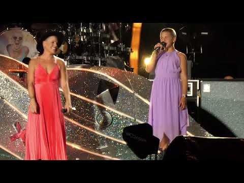 Cover Me in Sunshine, Pink & Willow, Up Close! 4K