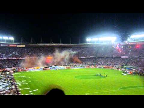 "SALIDA DEL JUNIOR CAMPEÓN 2010" Barra: Frente Rojiblanco Sur &bull; Club: Junior de Barranquilla