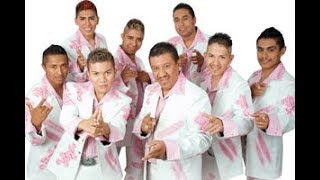 Amarte Es Poco Lyrics English Translation