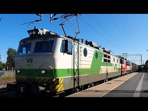 Finnish freight trains: 40-car train and wooden train race through Kempele (near Oulu)