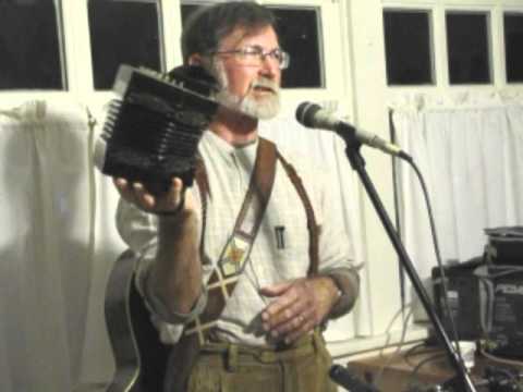 Geoff Kaufman explains the concertina