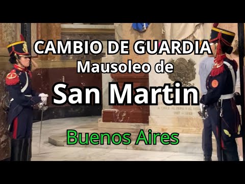 Cambio de guardia del Mausoleo de SAN MARTIN en BUENOS AIRES