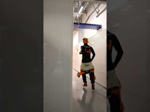 Four Stages To Entering The Garage Like Lando!