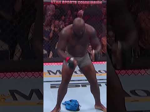 Derrick Lewis throws so hot 🔥 he has to drop his shorts