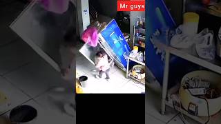 Download lagu DETIK DETIK ANAK TERTIMPA KULKAS  #viral #anakhebat #kulkas #kulkas1pintu #celaka mp3