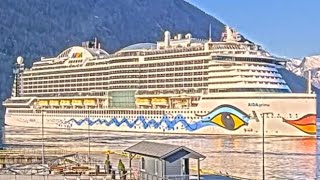 cruise ship MV AIDAprima leaving Hellsylt, Geirangerfjord