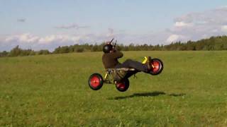 preview picture of video 'Kitebuggy jump. Oops!'