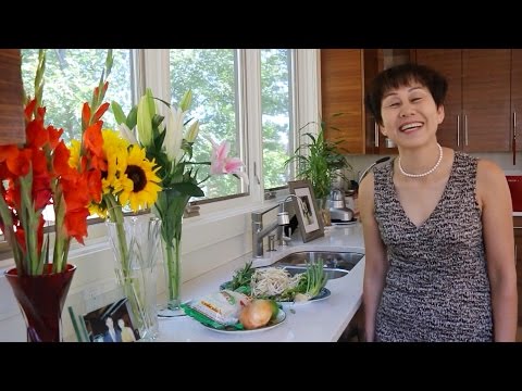 Cooking With Mrs. Nguyen: Pho Bo -- Vietnamese Beef Noodle Soup