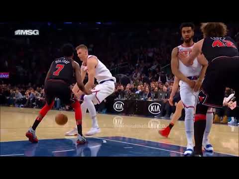 Porzingis absolutely  crushes robin lopez!