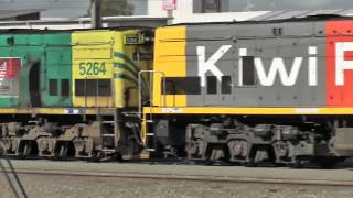 preview picture of video 'Palmerston North (Milson Depot - Log, 1pm to 4pm) 2012-04-13'