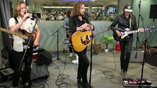 Yukon Blonde perform "Confused"