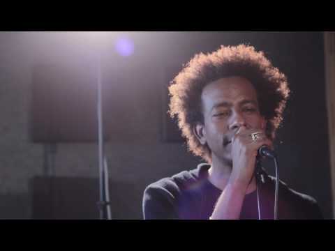 Gili Yalo & Alma Zohar - Tezeta