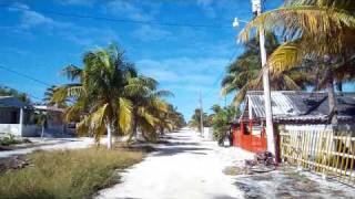 preview picture of video 'El Cuyo: Fahrt entlang der Straße mit Strandhäusern Teil 1'