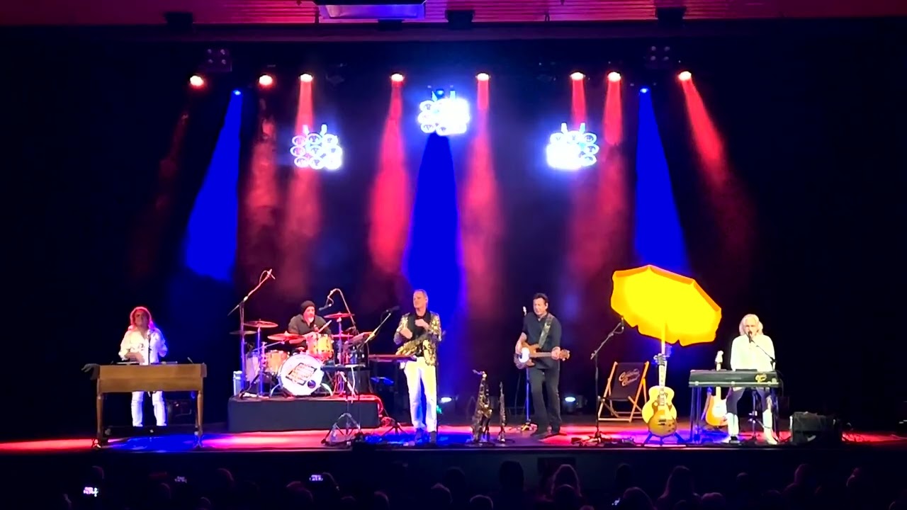 CENTURY’S CRIME spielt Breakfast in America live