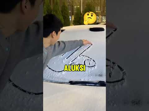 Lapsi piirsi jotain lumiseen auton ikkunaan! ❄️🚗