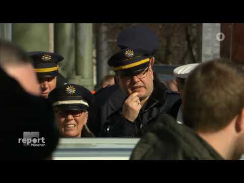 Ausschreitungen und Hitlergruß: Wie Hooligans und Nazis unsere Fußballstadien beherrschen