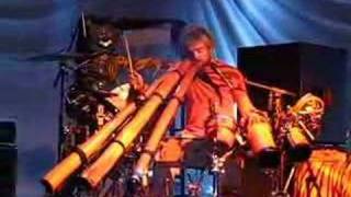 Xavier Rudd - Didjeridoo Jammimg (live)