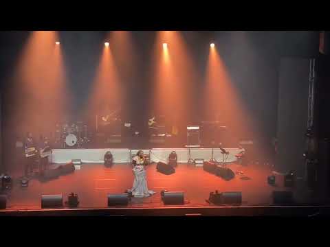 SANDRINE NNANGA enflamme la scène au concert de Ben Decca a L’Olympia de Paris