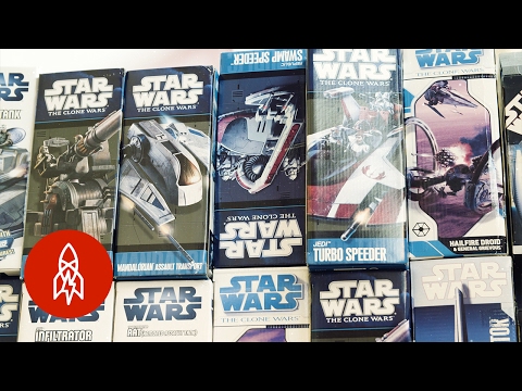 ミレニアムファルコンの背後にある玩具デザイナー (The Toy Designer Behind Every Millennium Falcon)