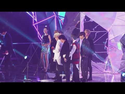[우리가 투표를 해야하는 이유] 181106 MGA 지니뮤직어워드 방탄소년단(BTS) 첫번째 인기상 수상 반응! [4K] FAN CAM