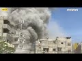 استهداف مبنى في دير البلح وسط قطاع غزة