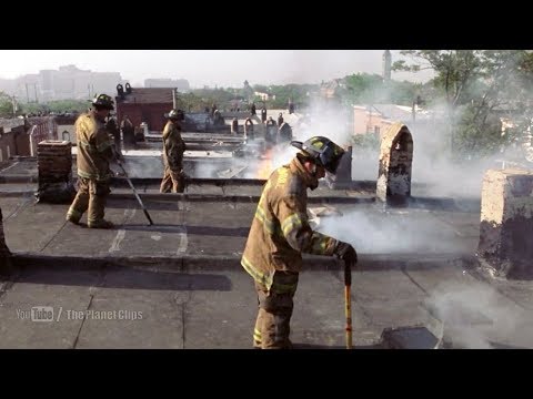 Billy Burke dies after falling through a roof of the building | Ladder 49 Movie Scene