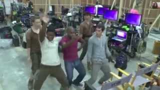 Dylan O\'Brien der Tanzbär Dylan O\'Brien der Tanzbär