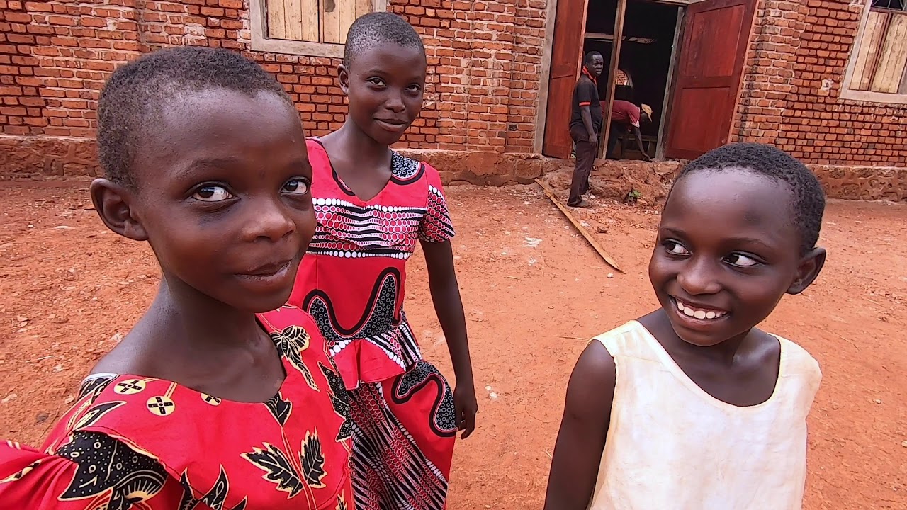 Photo of children from Africa smiling at the camera