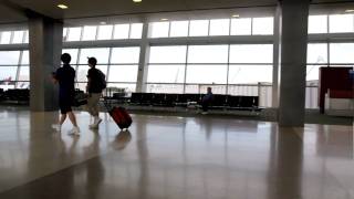 preview picture of video 'SeaTac Airport Moving Walkway'