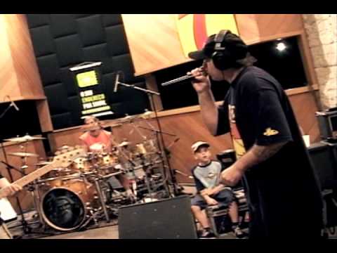 Charlie Brown Jr. performing "Não é sério" on Transamérica ao Vivo - Showlivre Archive