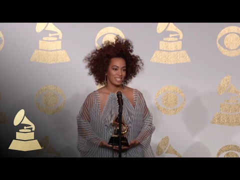 Solange Holding Grammy | Backstage | 59th GRAMMYs