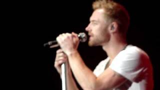 Ronan Keating  turn it on.MPG