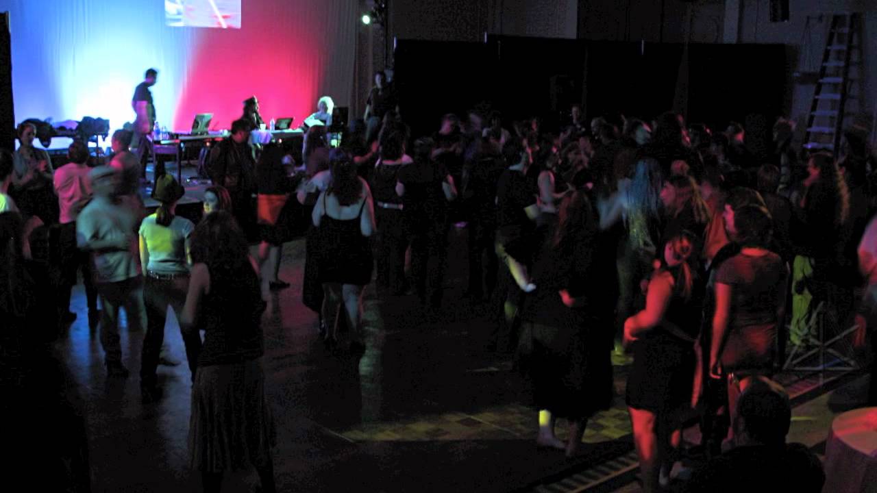 Chhote Tera Birthday Aaya Lyrics | Krantiveer – The Revolution | Anushka Manchanda, Mika Singh, Hard Kaur, Neuman Pinto, Ishq Bector, Hrishikesh Kamerkar | Sachin Jigar