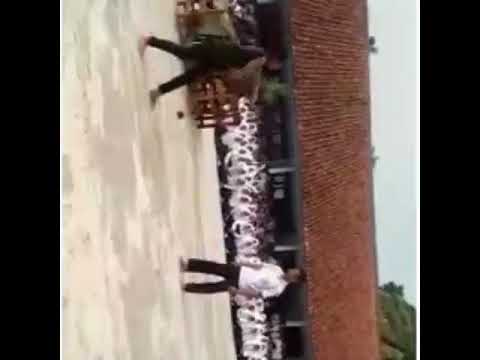 Demonstrasi eskul karate (preman vs murid)