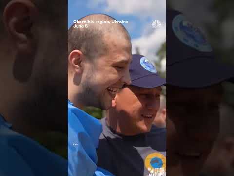 Released POWs shout with joy to be back home after Ukraine and Russia swap 185 prisoners