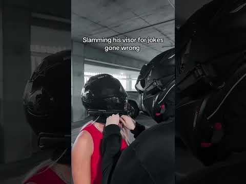 Slamming his visor for jokes GONE WRONG… 😳 w/motoblondie_