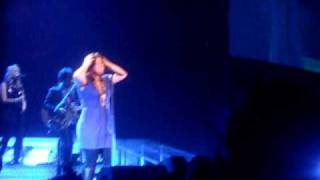Kelly Clarkson - That I Would Be Good/Use Somebody - Mohegan Sun