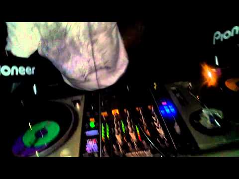 Roy Davis Jr. rockin' the Kano "I'm Ready" re-work