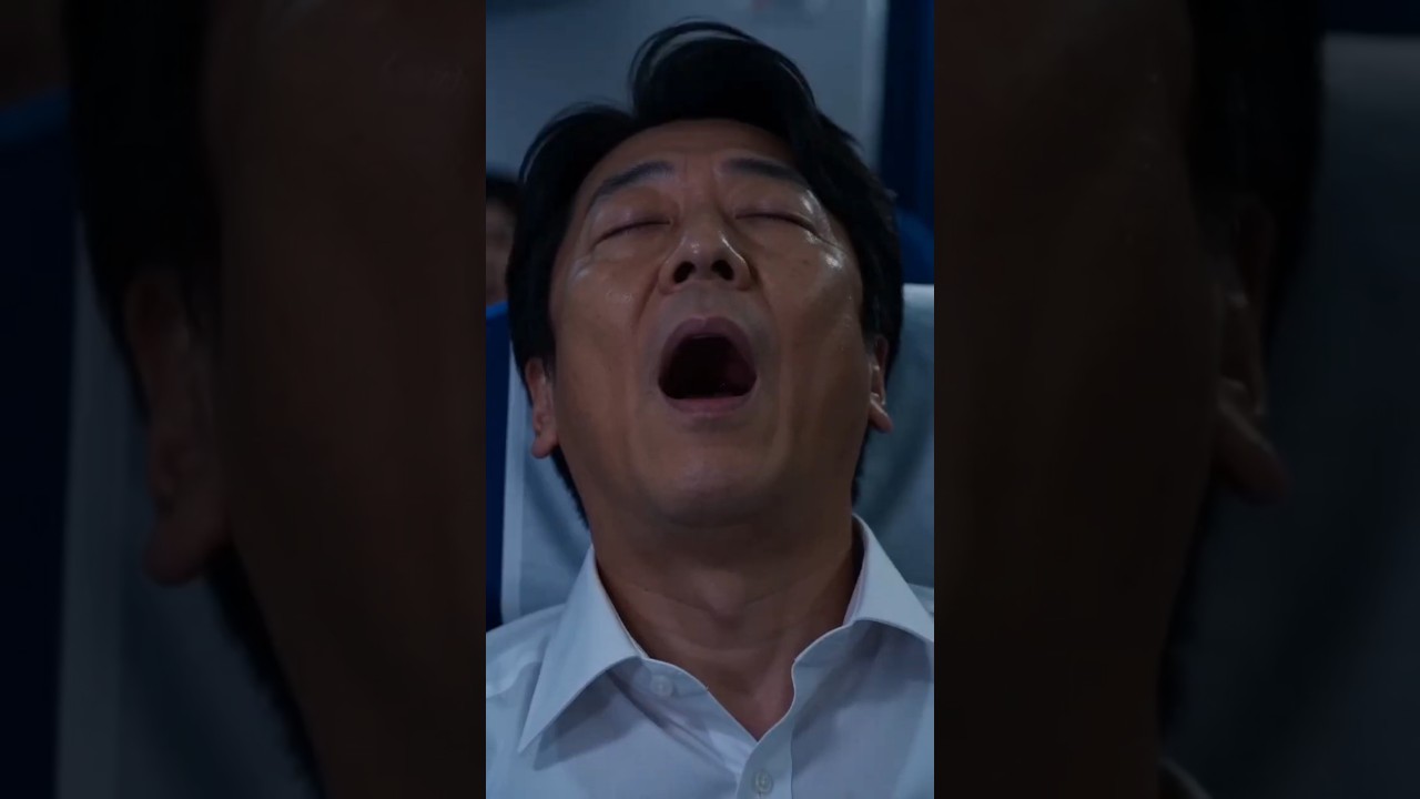 飛行機でいびきに悩む人たちの末路… もはや戦闘状態 #実話 #ドラマ #衝撃の事実 #グルメ#飛行機# いびき#機内#隣の人#おもしろ#爆笑#あるある