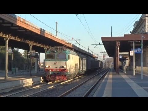 E652.006 "Prototipo" con un merci di carri tipo "H" in transito nella stazione di Forlì!