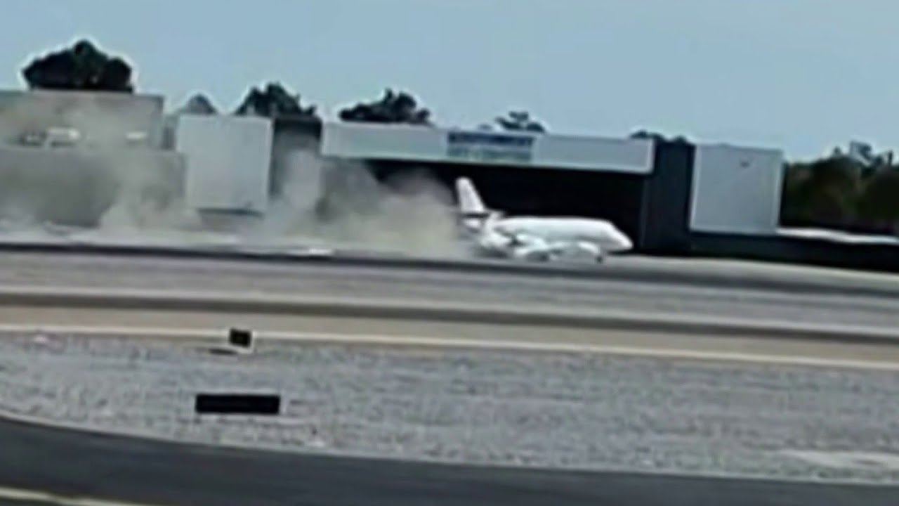 1 killed, 4 injured after jets crash at Arizona airport