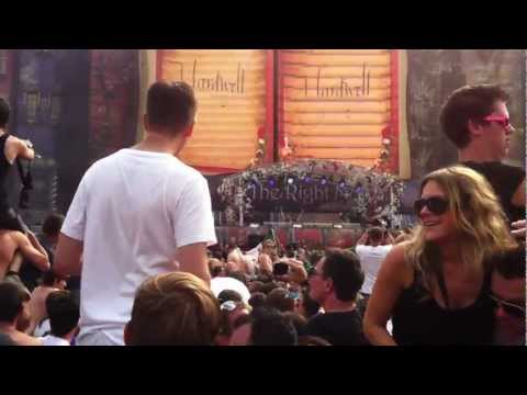 Hardwell playing Dada life vs Sandro Silva & Quintino @ tomorrowland 2012