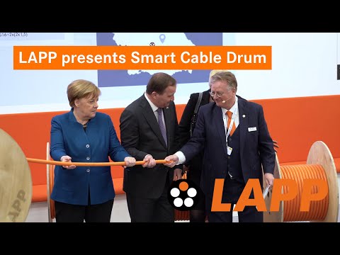 LAPP presents Smart Cable Drum to Angela Merkel and Stefan Löfven