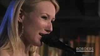 JEWEL sings &quot;Stronger Woman&quot; Live &amp; Acoustic