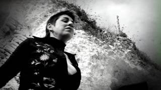 Amparanoia - La Vida Te Da - Videoclip Oficial