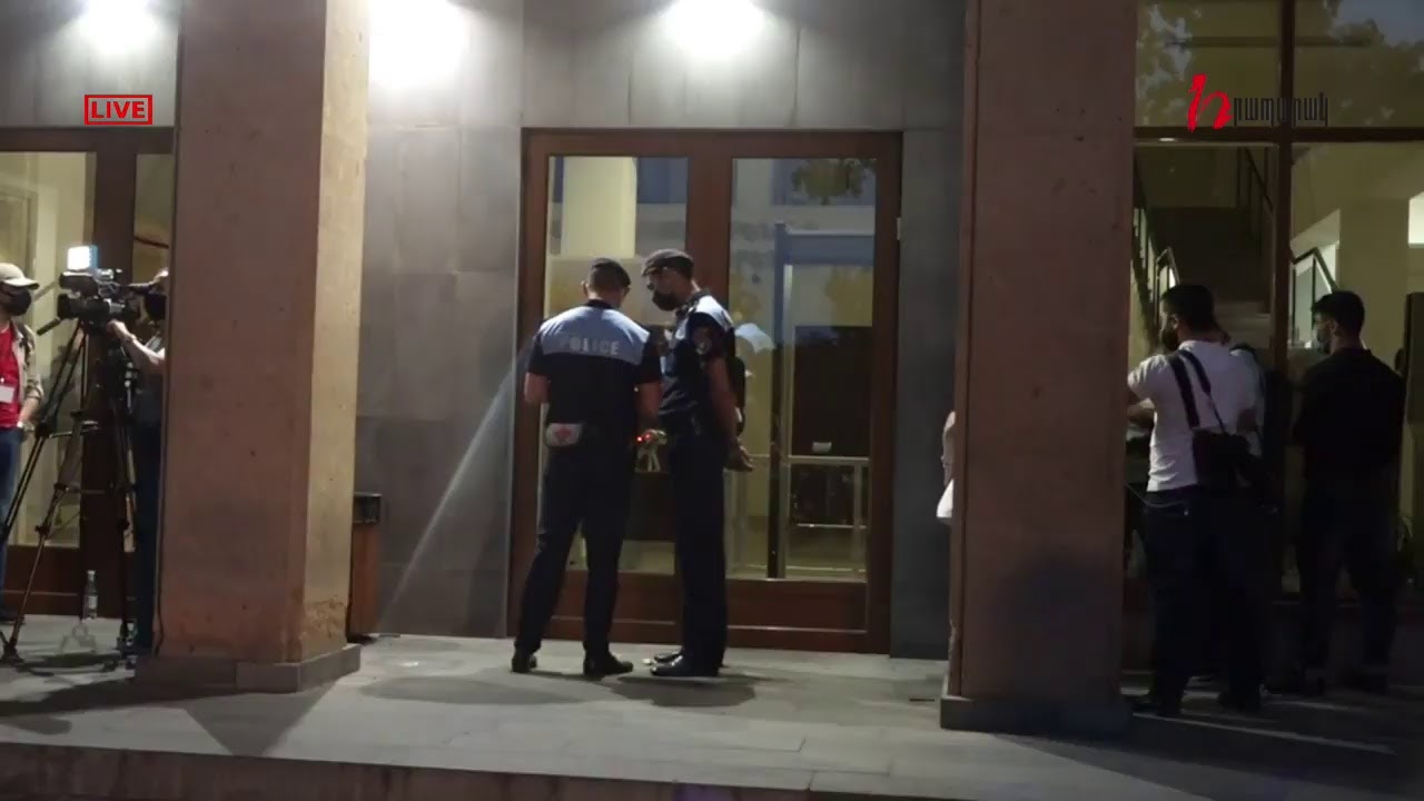 Դատարանը հրապարակում է Ծառուկյանի պաշտպանի միջնորդության վերաբերյալ որոշումը