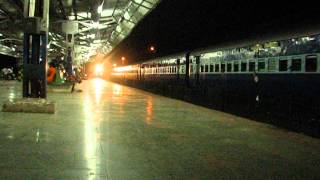 preview picture of video '22824 Bhubaneswar Rajdhani with GZB WAP 4'